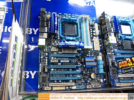 Одинокая материнка Gigabyte GA-890FXA-UD5 жаждет познакомится с процессором Bulldozer